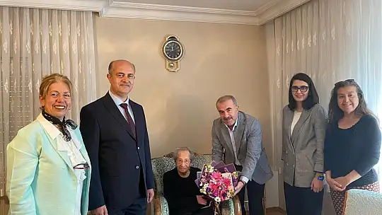 Anneler Günü'nde Emekli Öğretmenler Unutulmadı