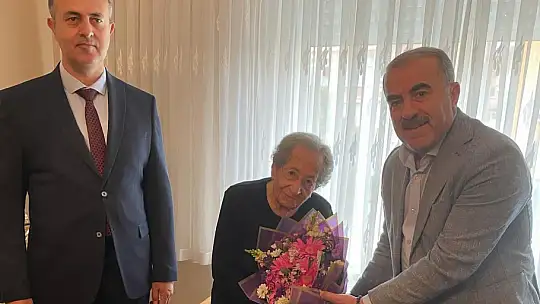 Anneler Günü'nde Emekli Öğretmenler Unutulmadı