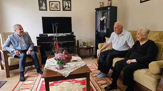 Anneler Günü'nde Emekli Öğretmenler Unutulmadı