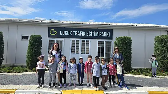 Minik öğrencilere uygulamalı trafik eğitimi