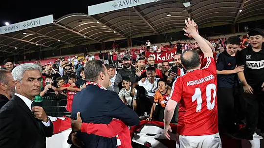 Ahmet Akın, BALKES maçında takımla tek yürek oldu