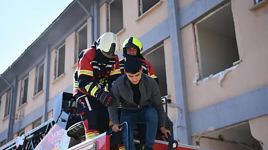 Balıkesir İtfaiyesi ortak tatbikatta göz doldurdu