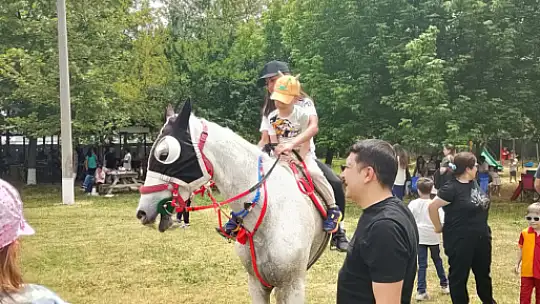 Balıkesir Eczane Teknisyenleri 2. Bahar Şenliğinde doyasıya eğlendi
