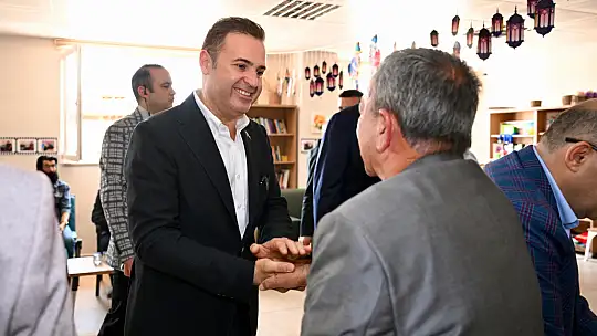 Akın, bayramda huzurevi sakinlerini unutmadı