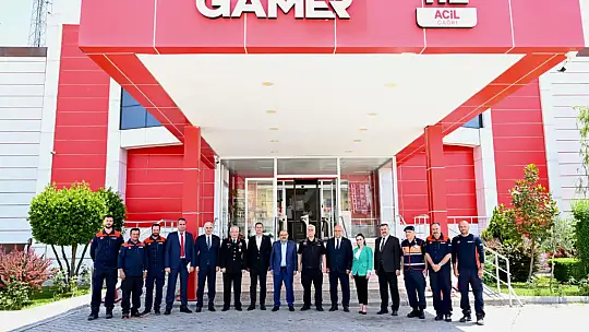 Akın, bayramda huzurevi sakinlerini unutmadı