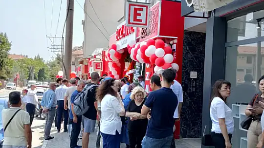 Turgut Eczanesi Görkemli Bir Törenle Açıldı