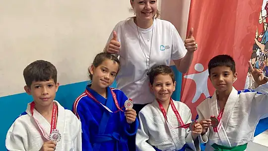 Büyükşehir'in sporcuları madalyaları topladı