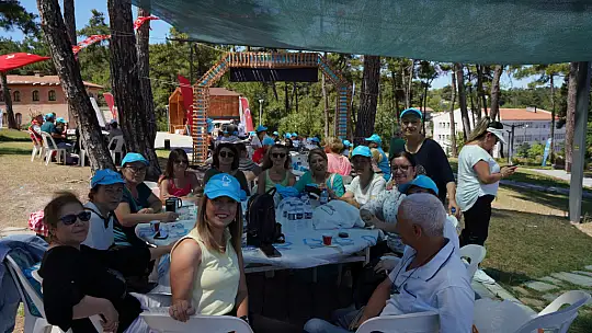 Balıkesir'de emekliler Büyükşehir'in pikniğinde buluştu