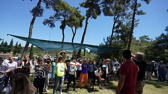 Balıkesir'de emekliler Büyükşehir'in pikniğinde buluştu