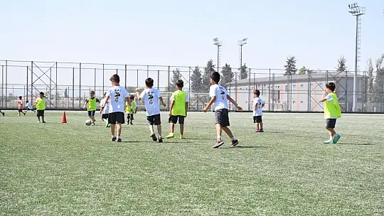 Büyükşehir'in Yaz Spor Okulları'na yoğun ilgi