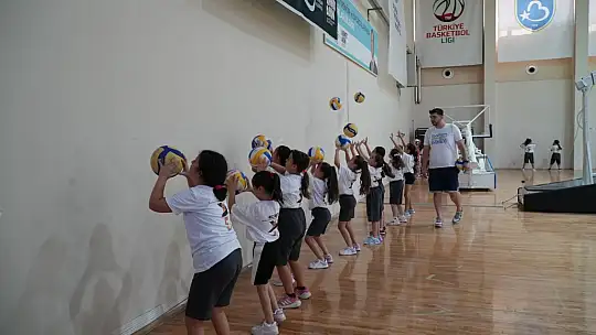 Büyükşehir'in Yaz Spor Okulları'na yoğun ilgi