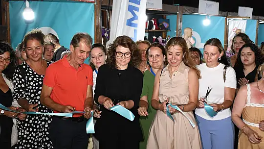 Ayvalık'ta Kadın Emeği Çarşısı'na yoğun ilgi