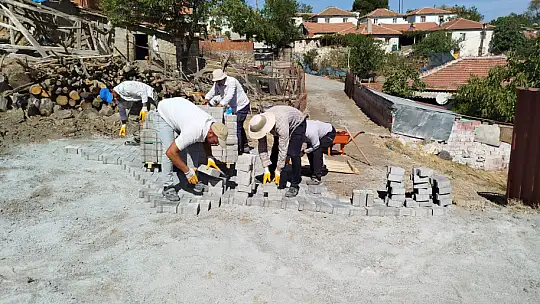 Burhaniye Belediyesi'nden Kırsal Mahallelerde Yol Atağı