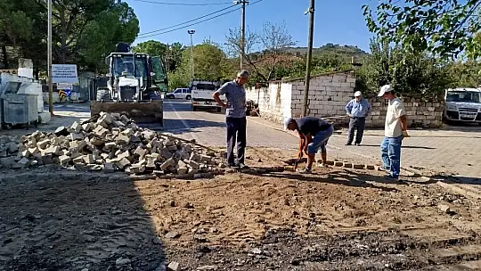 Burhaniye Belediyesi'nden Kırsal Mahallelerde Yol Atağı