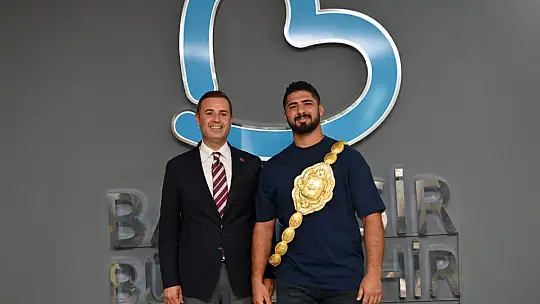 Başpehlivan Enes Doğan'a davullu zurnalı karşılama