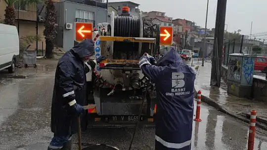 BASKİ ekipleri teyakkuzda Sağanak yağışlarda BASKİ'den sahada aralıksız müdahale