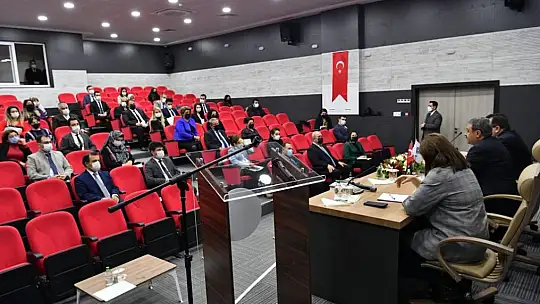 Vali Şıldak Aile ve Sosyal Hizmetler İl Müdürlüğü'nün Çalışmalarını Değerlendirdi