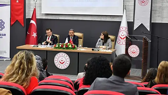 Vali Şıldak Aile ve Sosyal Hizmetler İl Müdürlüğü'nün Çalışmalarını Değerlendirdi