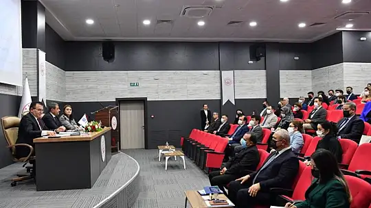 Vali Şıldak Aile ve Sosyal Hizmetler İl Müdürlüğü'nün Çalışmalarını Değerlendirdi