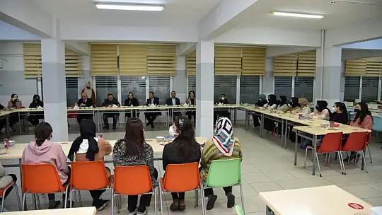 Milletvekili Belgin Uygur Burhaniye'de Ziyaretlerde Bulundu