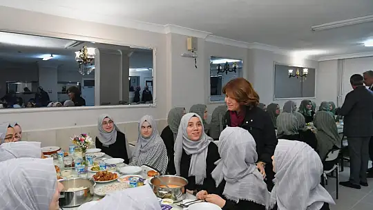 Vali Şıldak Kuran Kursunda Öğrencilerle İftar Yaptı