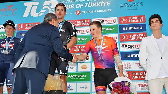 Cumhurbaşkanlığı Türkiye Bisiklet Turu Ayvalık'ta Mola Verdi