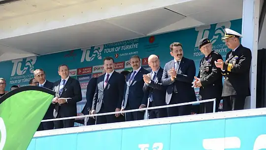 Cumhurbaşkanlığı Türkiye Bisiklet Turu Ayvalık'ta Mola Verdi