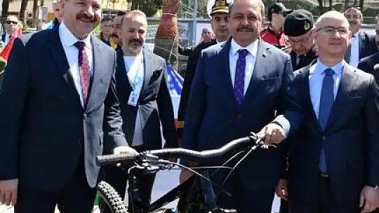 Cumhurbaşkanlığı Türkiye Bisiklet Turu Ayvalık'ta Mola Verdi