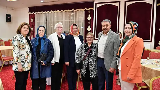 Protokol yetim çocuklar ve anneleriyle iftarda buluştu