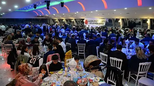 İzmir'deki Balıkesirliler İftarda Buluştu