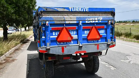 Büyükşehir'den traktörü olan çiftçilere reflektör desteği
