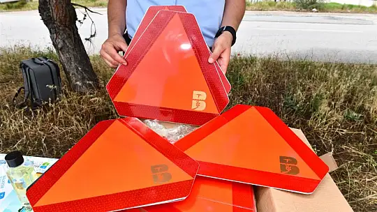 Büyükşehir'den traktörü olan çiftçilere reflektör desteği
