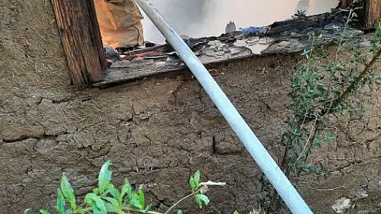Manyas'ta Ev Yangını: 2 Yaralı
