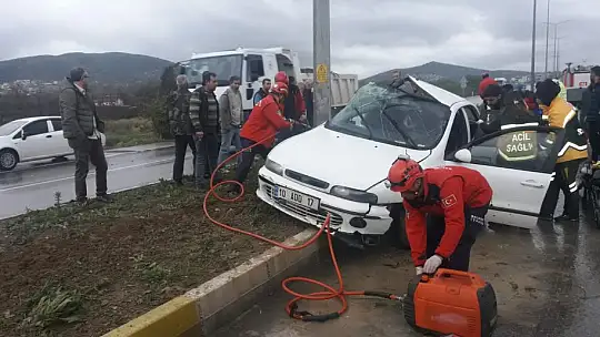 Burhaniye'de Trafik Kazası: 3 Yaralı