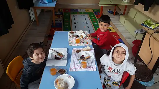 Okul Öncesinde Haftada 5 Gün 'Ücretsiz Yemek' Uygulaması Başladı