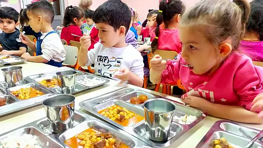 Okul Öncesinde Haftada 5 Gün 'Ücretsiz Yemek' Uygulaması Başladı
