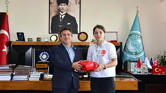 Prof. Dr. Yücel Oğurlu, Şampiyon Sporcularla Bir Araya Geldi