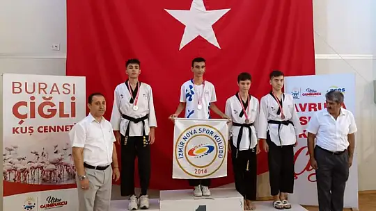 Karesili Taekwondocular İzmir'den 16 Madalya İle Döndü