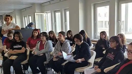 Şiir Tadında Söyleşiler Okulları Renklendirdi