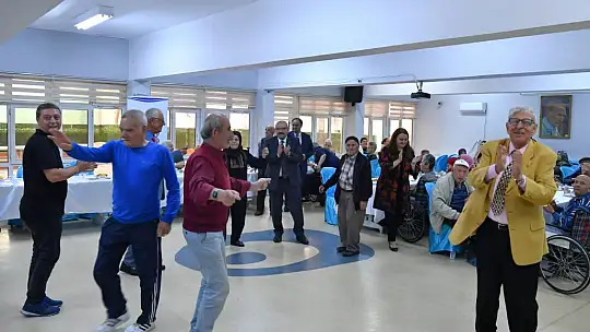 Yaşlılar Günü Etkinliğinde Eğlenceli Anlar Yaşandı