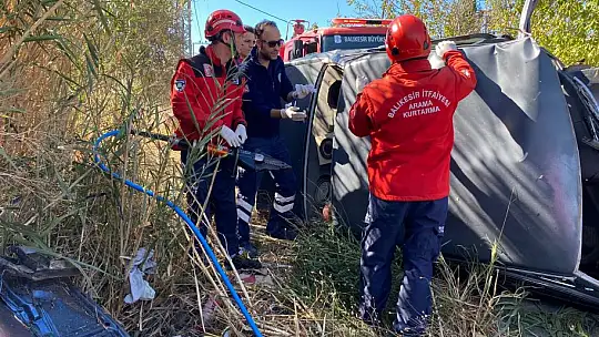 KAZA YAPAN ARAÇTA SIKIŞAN YARALIYI İTFAİYE KURTARDI