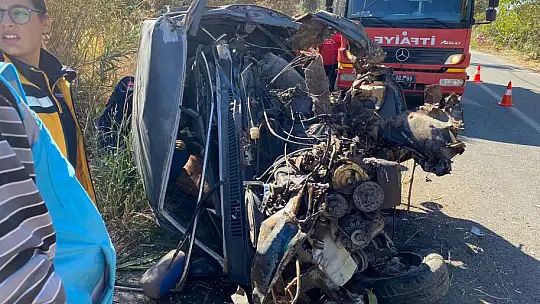 KAZA YAPAN ARAÇTA SIKIŞAN YARALIYI İTFAİYE KURTARDI