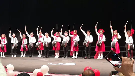Sakarya İlkokulu'ndan 100. Yıla Coşkulu Kutlama