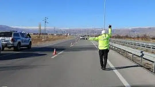 Ticari Taksiyle Uyuşturucu Taşıyan İki Kişi Yakalandı