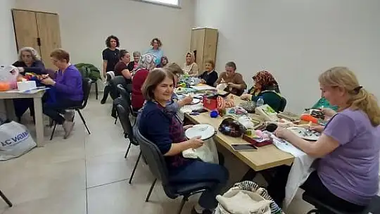 EDREMİT'de BALMEK KURSLARINA BÜYÜK İLGİ