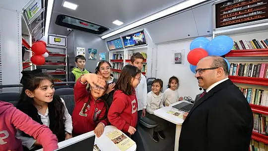 Gezici Kütüphane Öğrencilerle Buluştu