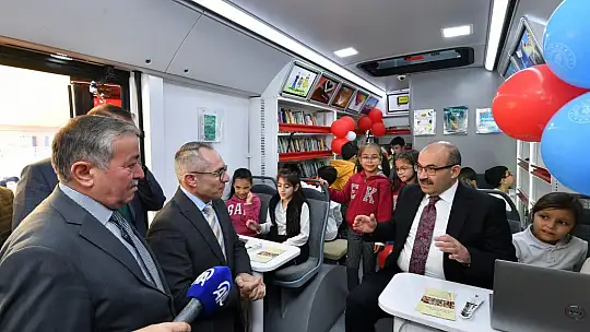 Gezici Kütüphane Öğrencilerle Buluştu