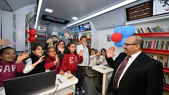 Gezici Kütüphane Öğrencilerle Buluştu