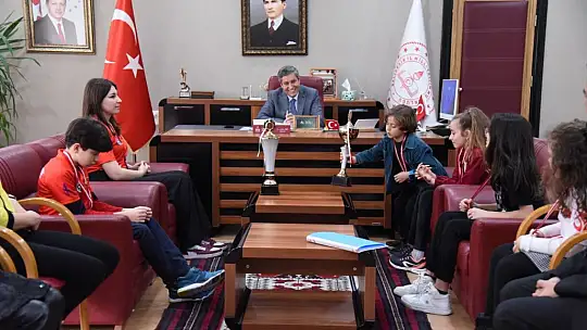 Öğrenciler Satranç Şampiyonası'ndan Başarılarla Döndü