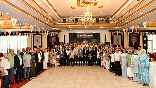 AK Parti Balıkesir, Öğretmenevi'nde bayramlaştı.